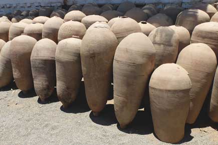 Botijas saviastioita on k�ytetty fermentointiin, sek� niiss� on s�ilytetty viini� ja Piscoa. Catadorin bodegalla Icassa.